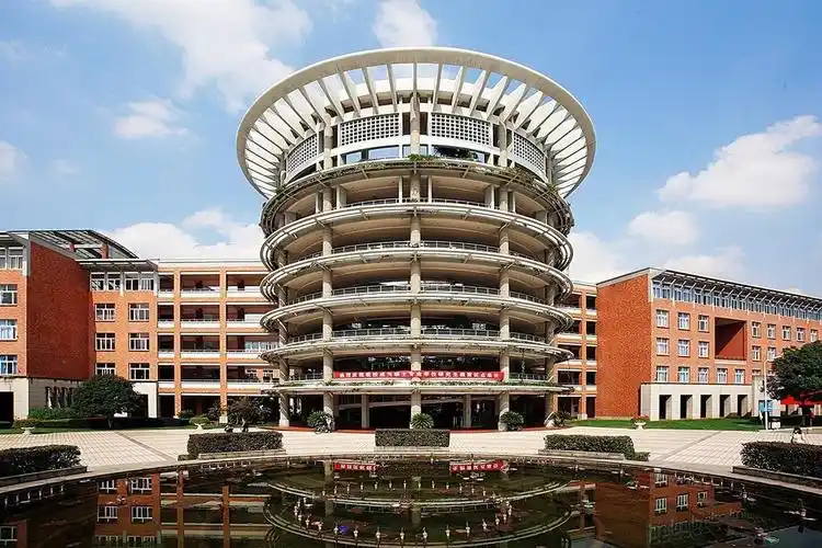 浙江万里学院