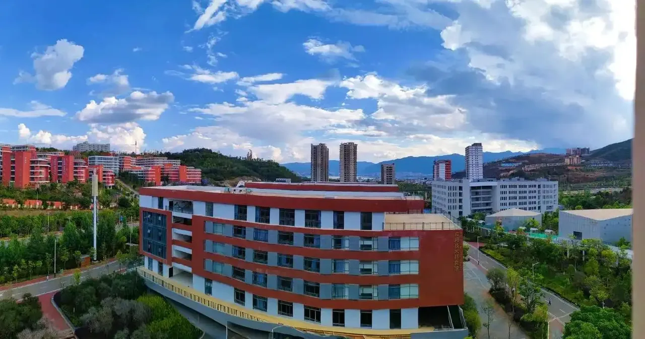 滇西应用技术大学 校园